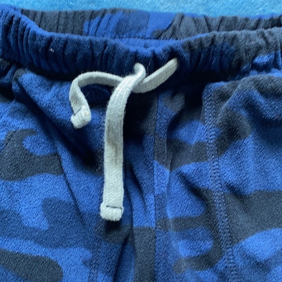 2 pair of Carter’s brand pants. Size 2T - Picture 9 of 11